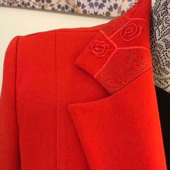 Red jacket - Picture 3 of 7